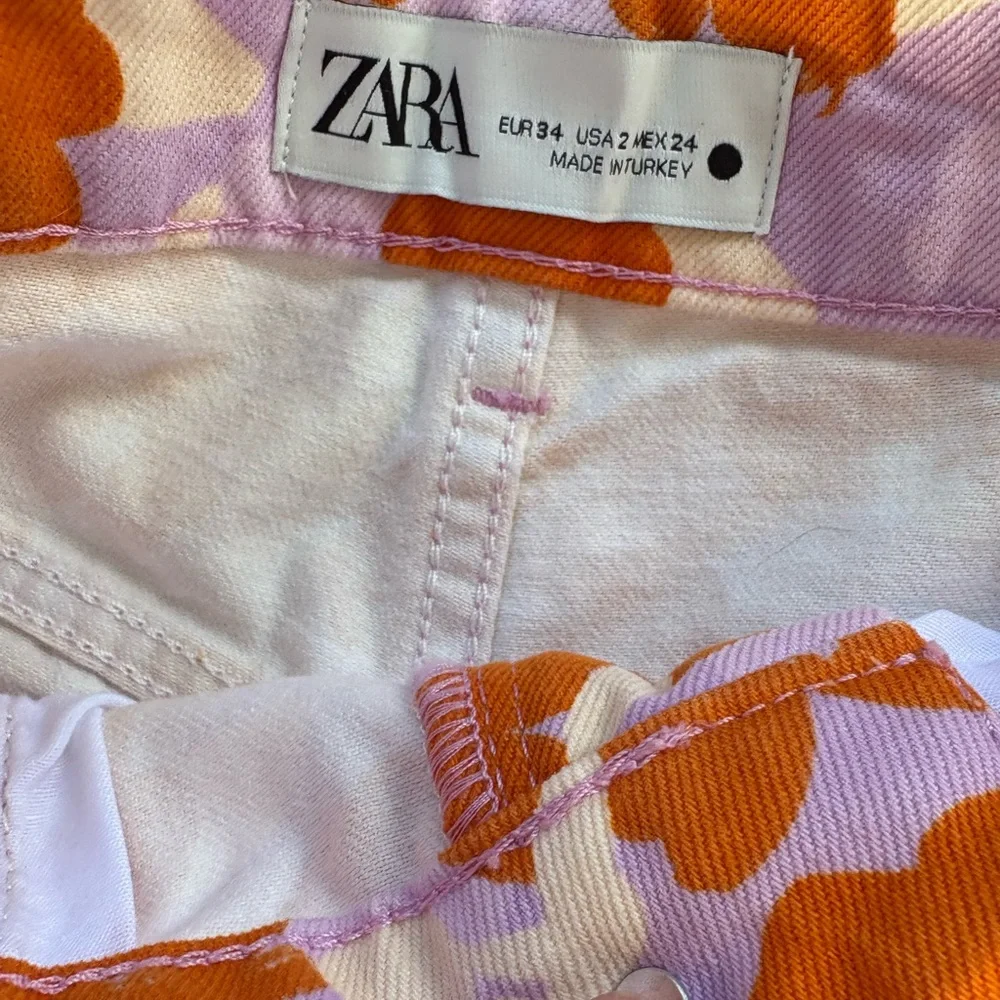 Zara The 90 short Orange and Purple floral Jean Shorts - Picture 4 of 5
